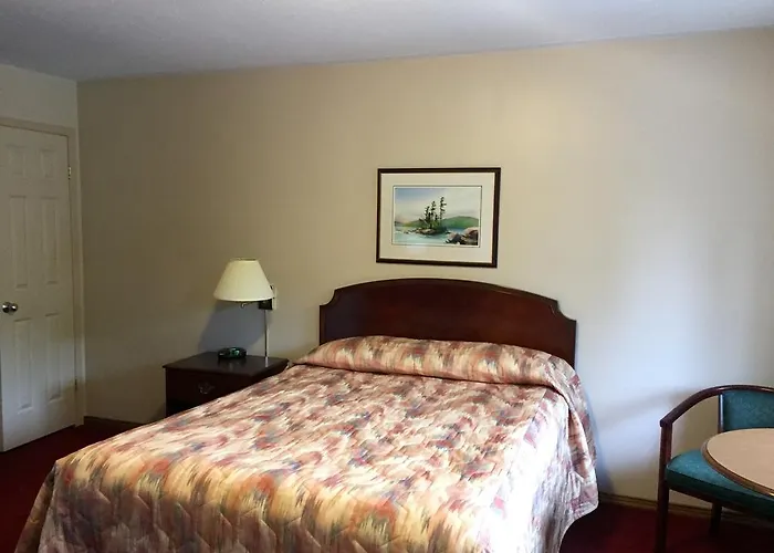 Standard Queen Room
